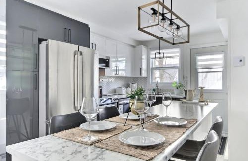 Saint-Sauveur Apartment | Quebec city Downtown River Sidewalk 2 Free Parking