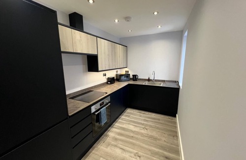 Abingdon Apartment | Queen Apartment | 7 Guests | High Spec | En-Suites