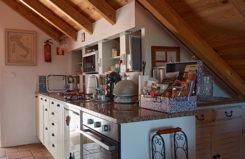Obidos Apartment | Queen bed studio loft apartment - bathroom, kitchenette & terrace 7km Obidos