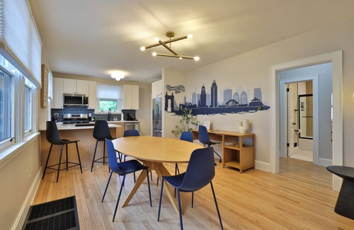 Hyde Park House | Queen City Blue- Historic Charmer Luxurious Living