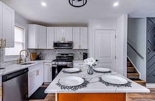 Plainfield House | Queen City BNB Sleeps 13