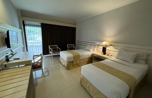 Baturaden Hostel | Queen Garden Hotel by Salak Hospitality