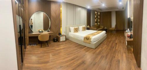 Go La Hotel | Queen Hotel Hoàng Gia