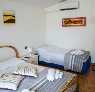 Grisolia Bed & Breakfast | Queen's Bed & Breakfast