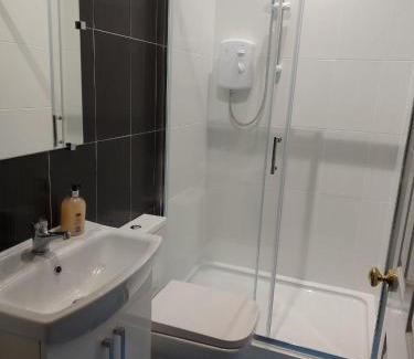 Ipswich Apartment | Queen Suite