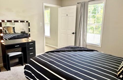 Ellenwood House | Queen Suite - Gym - Game Room - Hot Tub