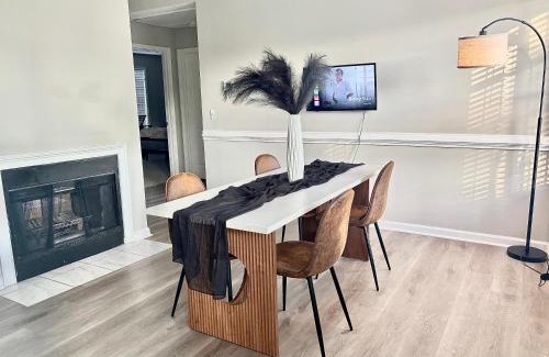 Ellenwood House | Queen Suite - Gym - Game Room - Hot Tub