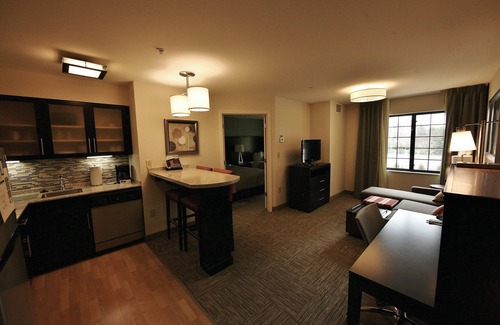 Liverpool Condo | Queen Suite Near Syracuse University | Free Breakfast + 24H Business Center