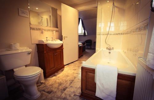 Exeter Hotel | Queens Court Hotel