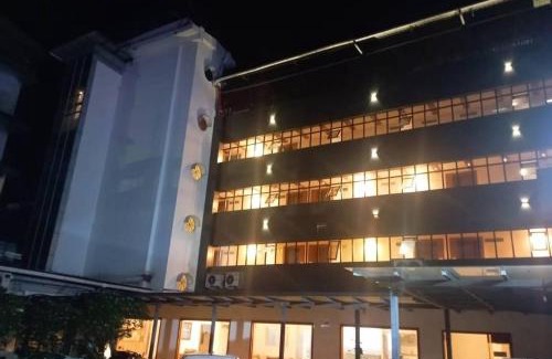 Vadakara Hotel | Queens Tourist Home