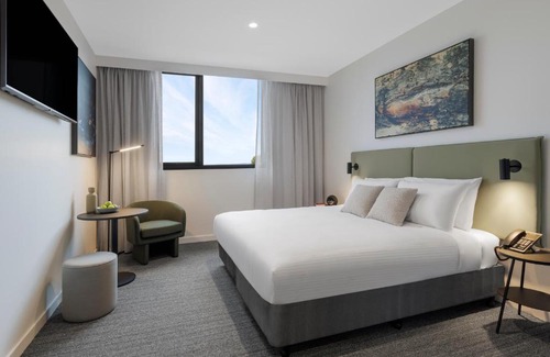 Taylors Lakes Hotel | Quest Watergardens