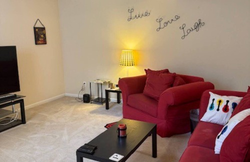 Dale City Apartment | Quick nights or day stay!