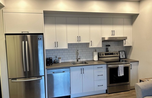 North End Apartment | Quick walk to Lakeside Boardwalk and Downtown shops & restaurants!