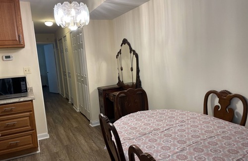Medfield Apartment | Quiet 2 Bedroom Apartment Condo close to Downtown - Emerald Elite