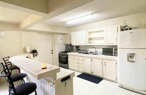 White Hill Apartment | Quiet 2 Bedroom Country Apartment