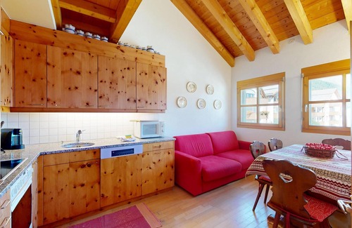 Silvaplana Apartment | Quiet and bright 3½-roomed and two-storeyed apartment, 107m2, facing southwest w