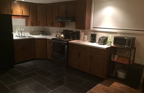 Cowansville Apartment | Quiet and bright studio,near wine roads,zoo,waterslides,golf,spas& breweries !