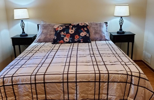 Palmview Bed & Breakfast | Quiet and comfortable Two Bedrooms, one Bathroom up to group of Four.