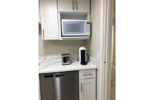 Kitsilano House | Quiet and cosy get away suite in Point Grey Vancouver BC, near UBC and beach.