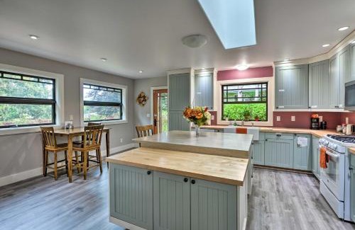 Eureka House | Quiet and Cozy Eureka Home Near Sequoia Park and Zoo!