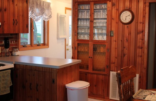 Town of Yates Cottage | Quiet and relaxing getaway by the lake