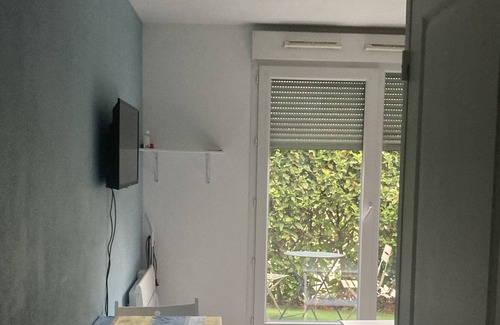 Saint-Genis-Laval Apartment | Quiet apartment with parking, near Lyon