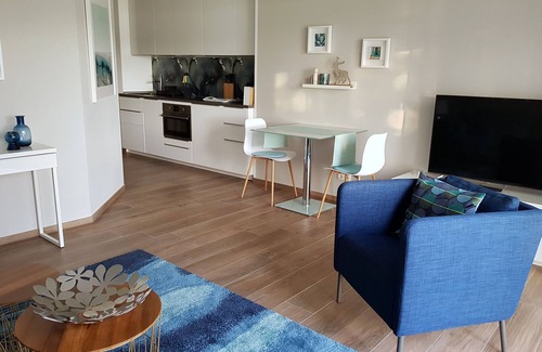 Wasserburg am Inn Apartment | Quiet apartment with terrace for 2 pers. Lake view, direct lake access