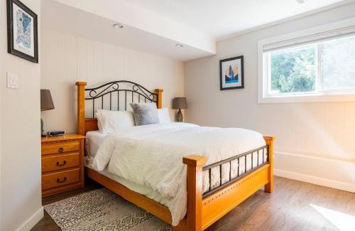 Maple Ridge House | Quiet Area Near Downtown Walkable To Cafes