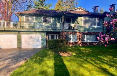Maple Ridge House | Quiet Area Near Downtown Walkable To Cafes