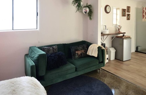 Bulimba House | Quiet back yard guest house in the heart of Bulimba.