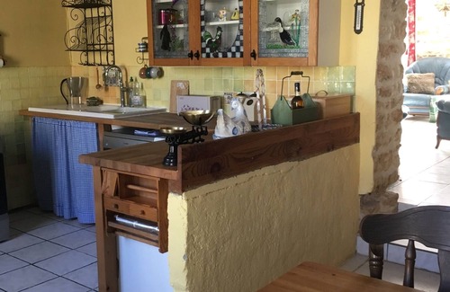 Rioux Cottage | Quiet, Characterful Cottage in Countryside