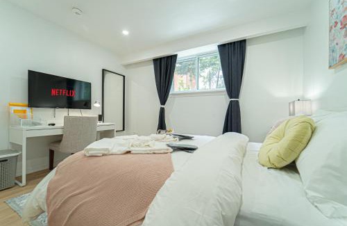 Bathurst Manor House | Quiet & Comfortable Double Private Room, Free Parking