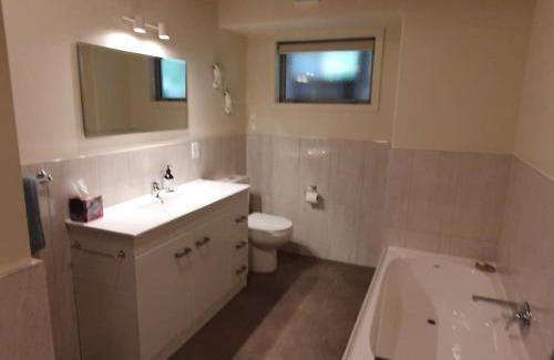 Whangarei Apartment | Quiet. Comfy Oasis in Whangarei