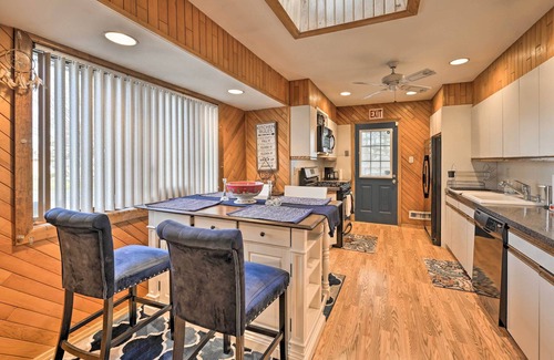 Commack Cottage | Quiet Commack Cottage w/Pool, 8 Mi to Beach!