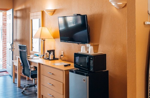 Brooklyn Hotel | Quiet Corner Inn