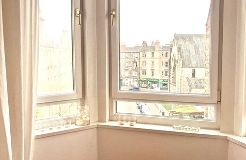 Seafield Apartment | Quiet, cosy 1 Bedroom flat (on third floor) - perfect for Xmas!