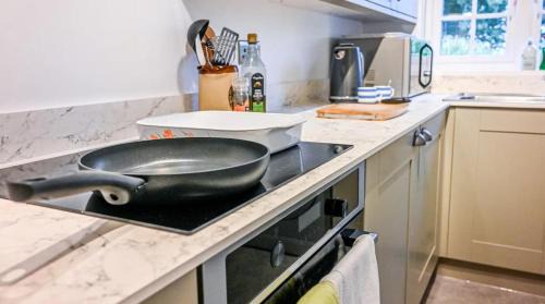 Weston House | Quiet & Cosy Countryside Haven - Free parking