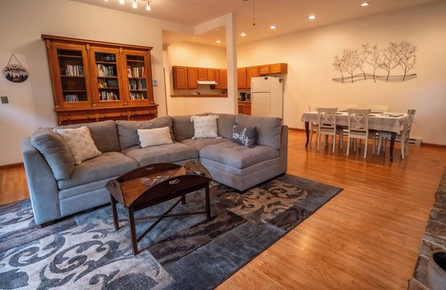 Berkeley Springs Cottage | Quiet Cottage on Five+ Acres of Woods Close to All That Berkeley Springs Offers