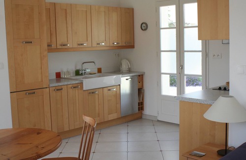 Mortagne-sur-Gironde Cottage | QUIET COUNTRY COTTAGE FOR 2. HEATED POOL. PANORAMIC SEA VIEW. NEAR BEACHES