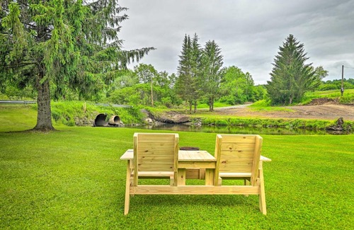 West Edmeston House | Quiet Country Escape Fire Pit, Fish On-Site!