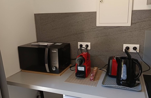 Aups Apartment | Quiet country gite with air conditioning.