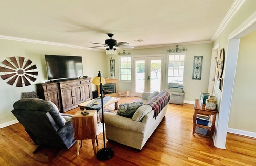 Milfay House | Quiet Country Home overlooking the beautiful Oklahoma skies