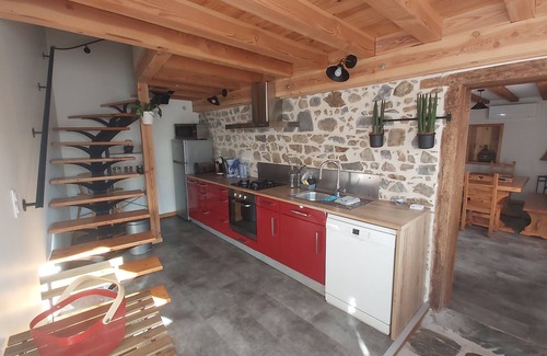 Chenelette House | Quiet country house with garden. Ideal for families.