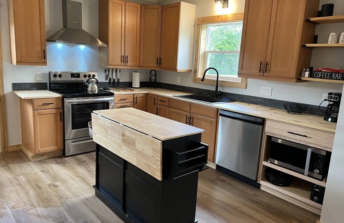 Fennville House | Quiet Country Views close to Everything West Michigan