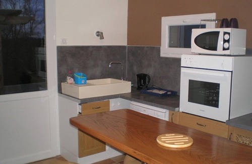Montpon-Menesterol House | Quiet detached house with covered terrace, 400 meters from the river