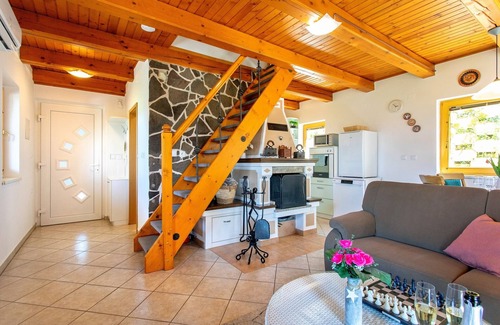 Domzale House | Quiet family house Butterfly place