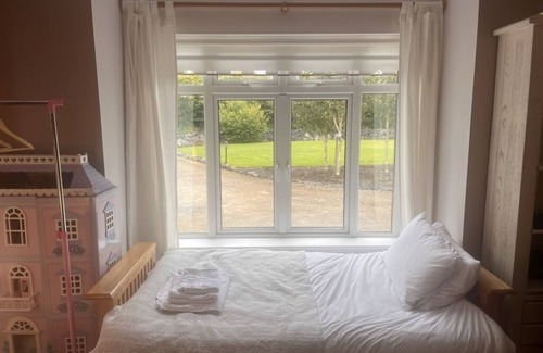 Moycullen Bed & Breakfast | Quiet Family Room - 5 Minutes From Moycullen Village