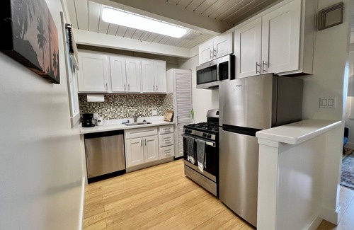 Belmont Apartment | Quiet Garden Escape with Sunset View Walkable to Train, Shops, Belmont Apt. 1/1