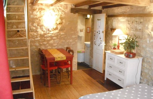 Chauvigny Bed & Breakfast | Quiet garden facing the castles for your stay in the Pays du Futuroscope