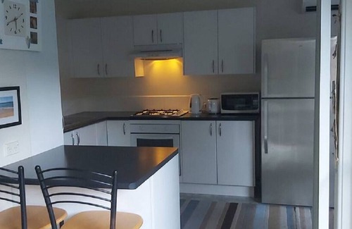 Central Coast Apartment | Quiet getaway on the coast